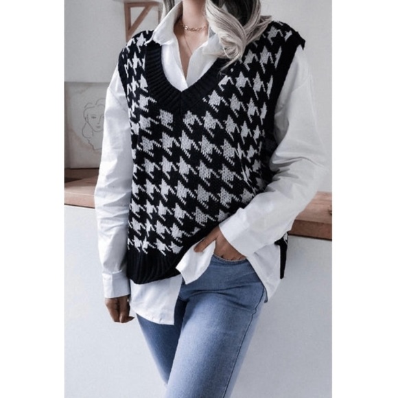 Houndstooth V Neck Sweater Vest - Picture 2 of 2